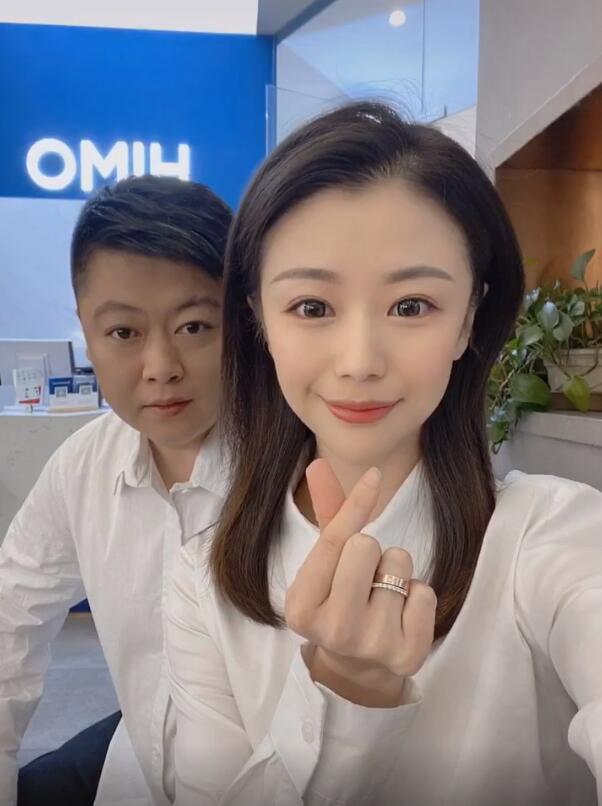 娶得如此年轻貌美的老婆,不得不羡慕谢永强的好福气,从领证,结婚,到生