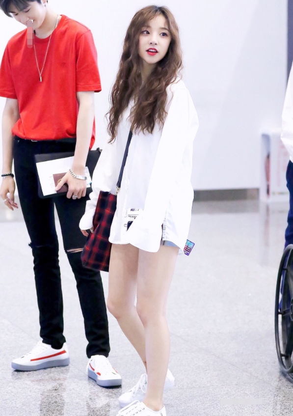 宋雨琦为证自己是"腿精",短裤只有5cm长,穿后才知这么显腿长