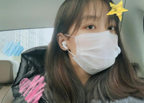 赵薇"女儿"童年颜值太高,被网友喊话"不许整容",如今长这样