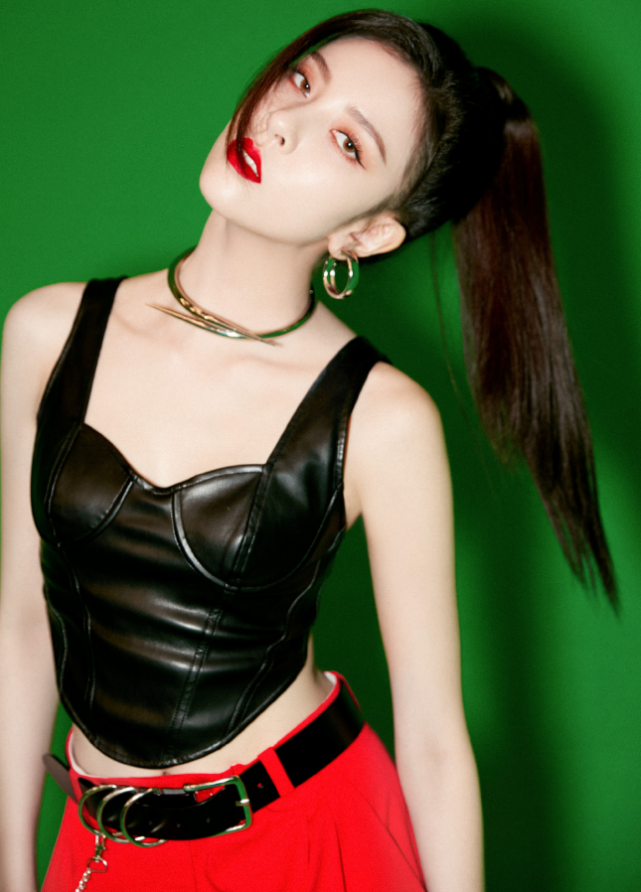 张一山最美前任晒照宋妍霏性感打扮秀身材前任不后悔