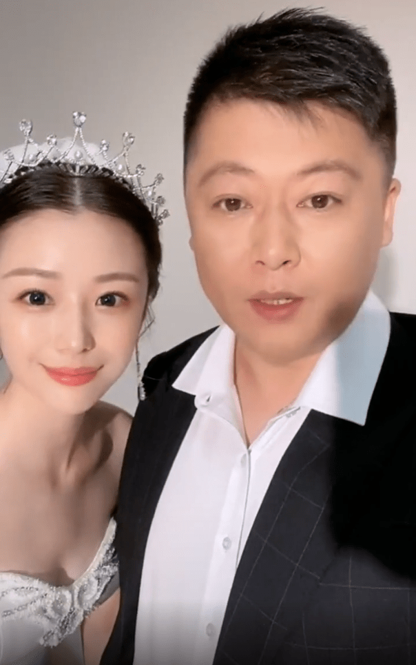 谢永强办婚礼刚俩月小12岁娇妻已生娃四肢纤细皮肤超好