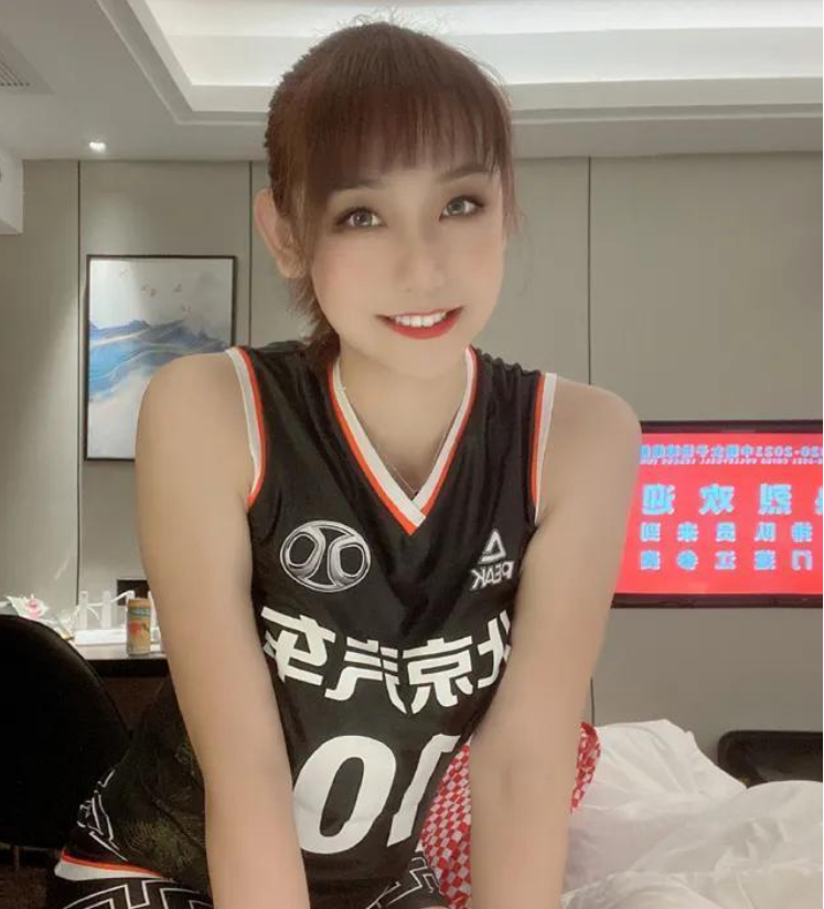 女排王佳筝精致妆容参赛遭非议:只要有度而不过,个人有美的自由