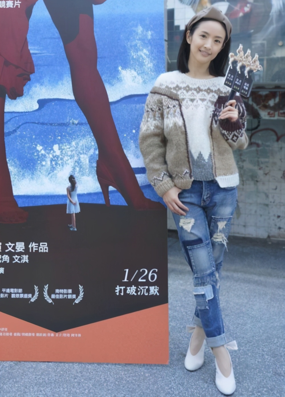 别人手机里的林依晨,素颜模样很醒目,剪了萝莉头不用装就很嫩|林依晨