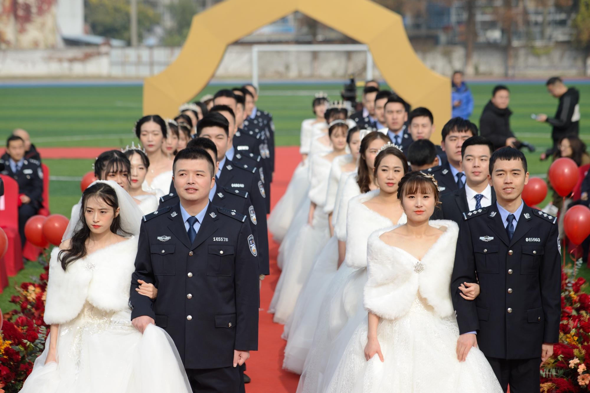 嘉兴公安首届集体婚礼"美"了