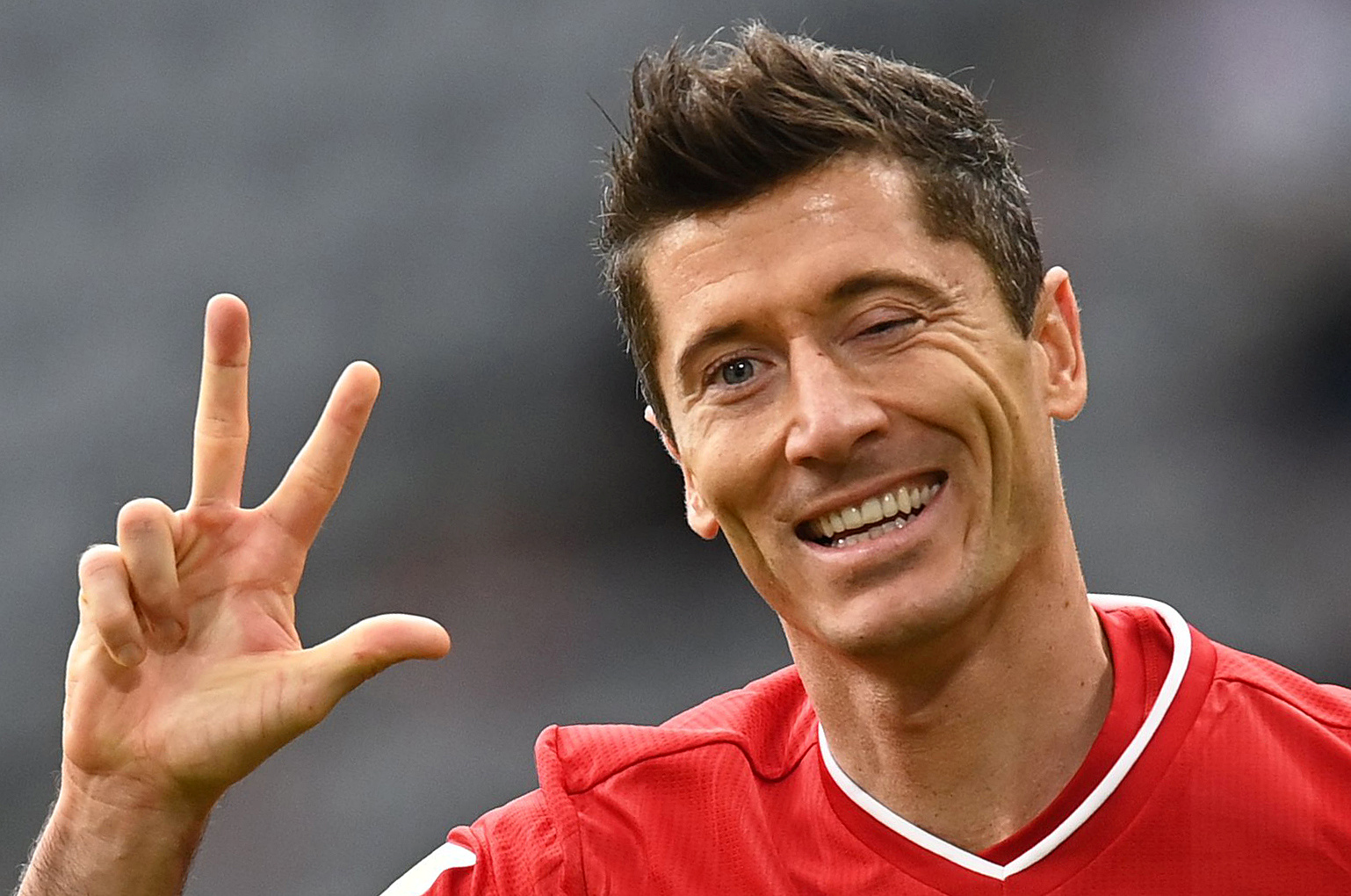 新闻分析|2020世界足球先生,为何莱万呼声最高?