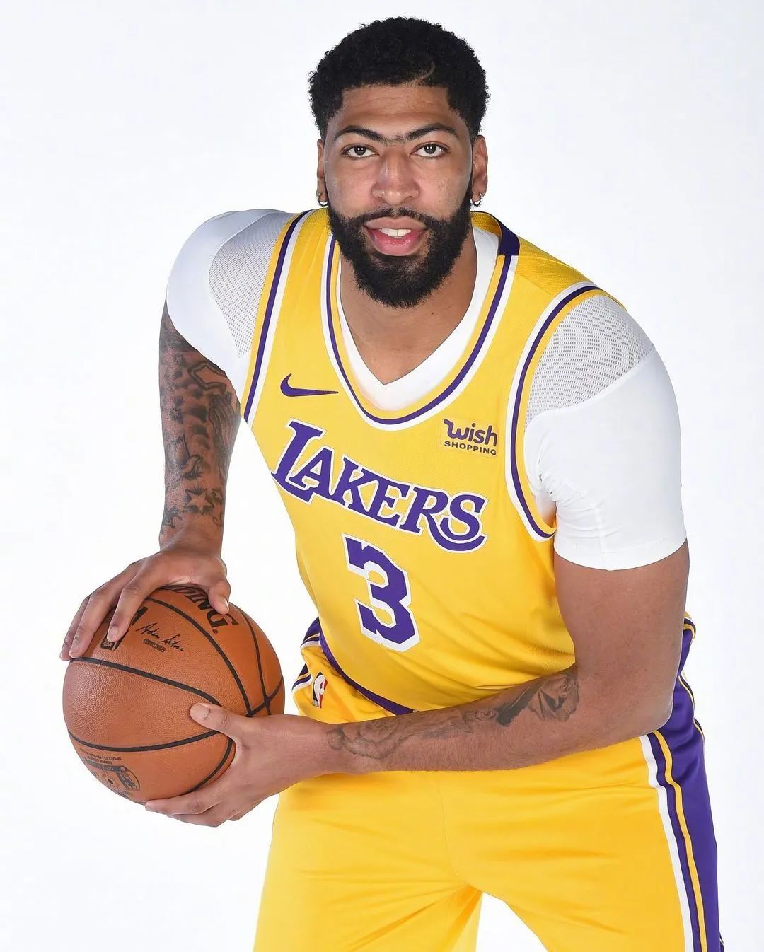 湖人新赛季定妆照!生涯第18个赛季!他果然是nba最持久的球员