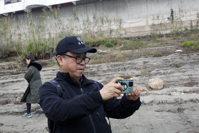 解海龙做客安庆师范大学站了三小时没喝一口水学子哽泪聆听