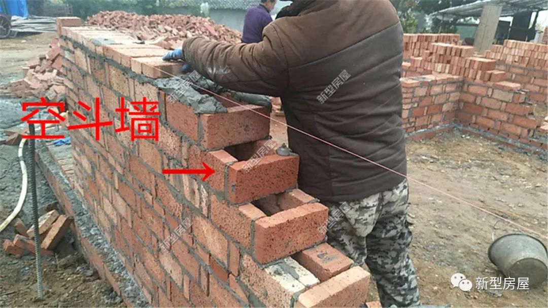 小伙建新房竟全砌空斗墙网友农村这样盖房还不如住土坯房