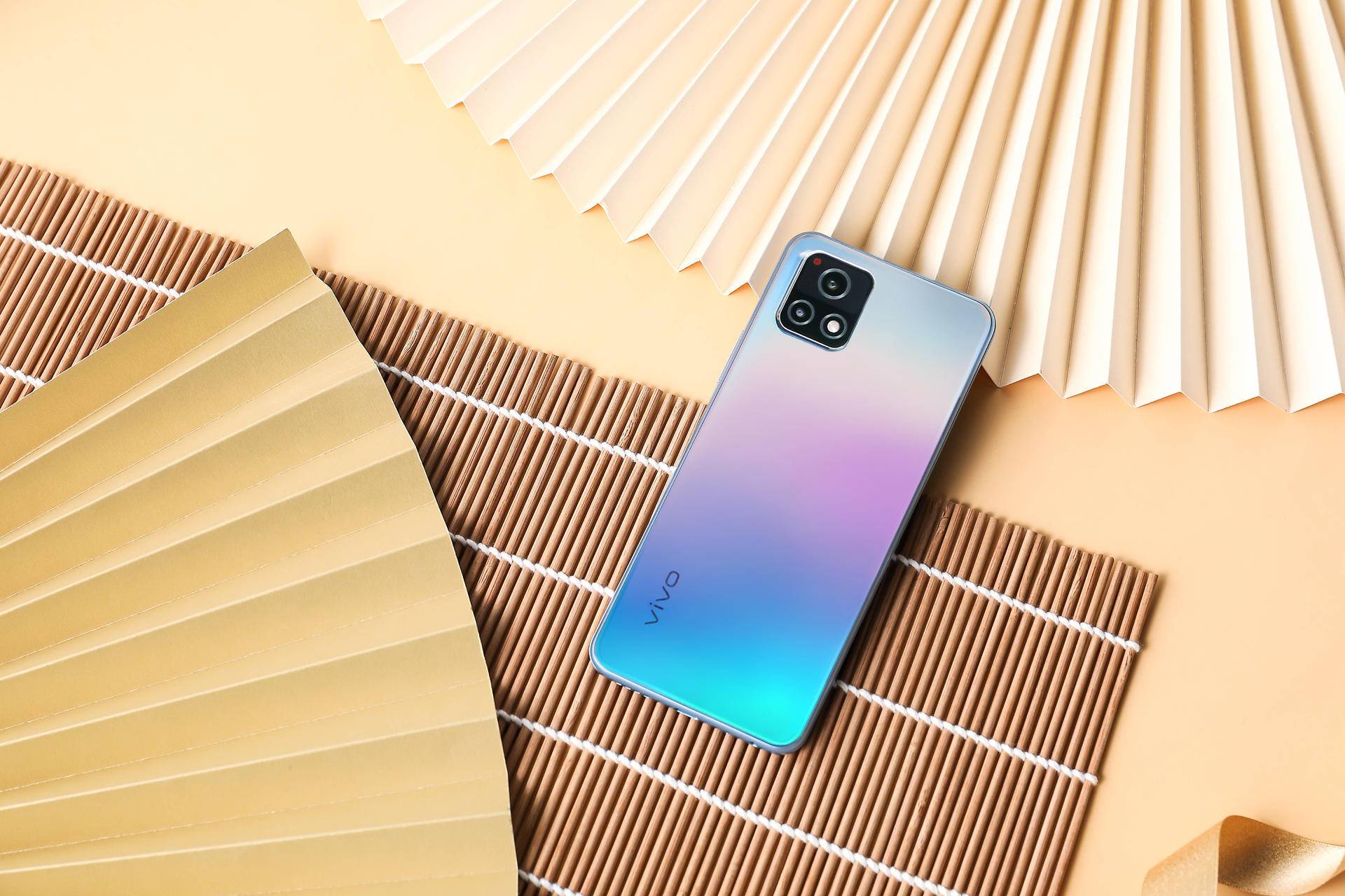三款流行配色vivoy52s实力诠释时尚潮流美学