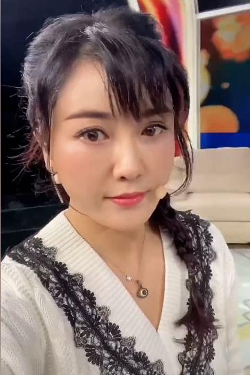 小桃红刘淼罕露面长相变化太大认不出从未与神秘老公同框