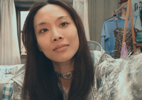 王霏霏被章子怡赞有灵气,镜头直接怼脸,素颜暴露33岁真实状态