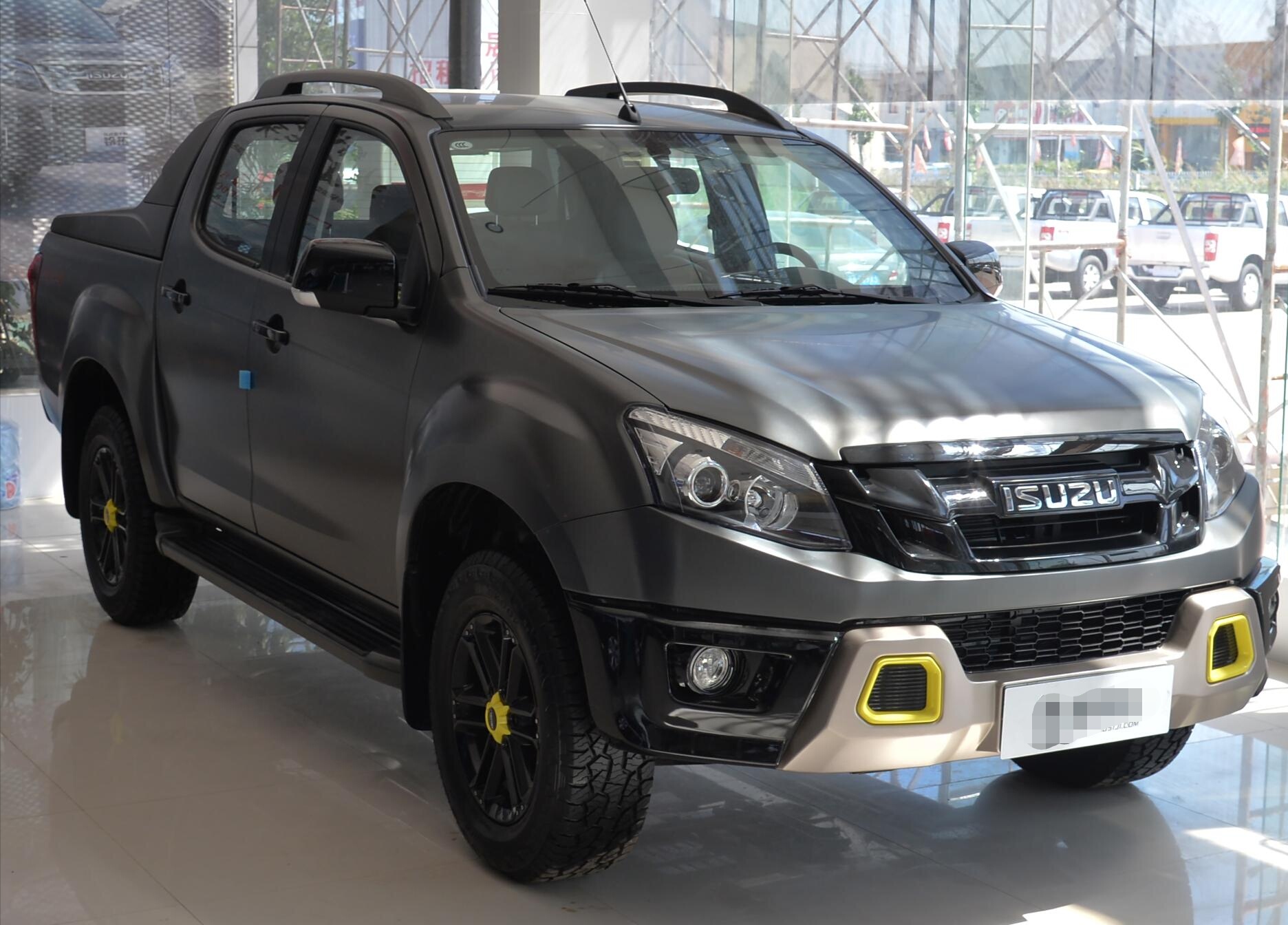 新款五十铃d-max亮相!1.9t柴油 四驱,比纳瓦拉霸气