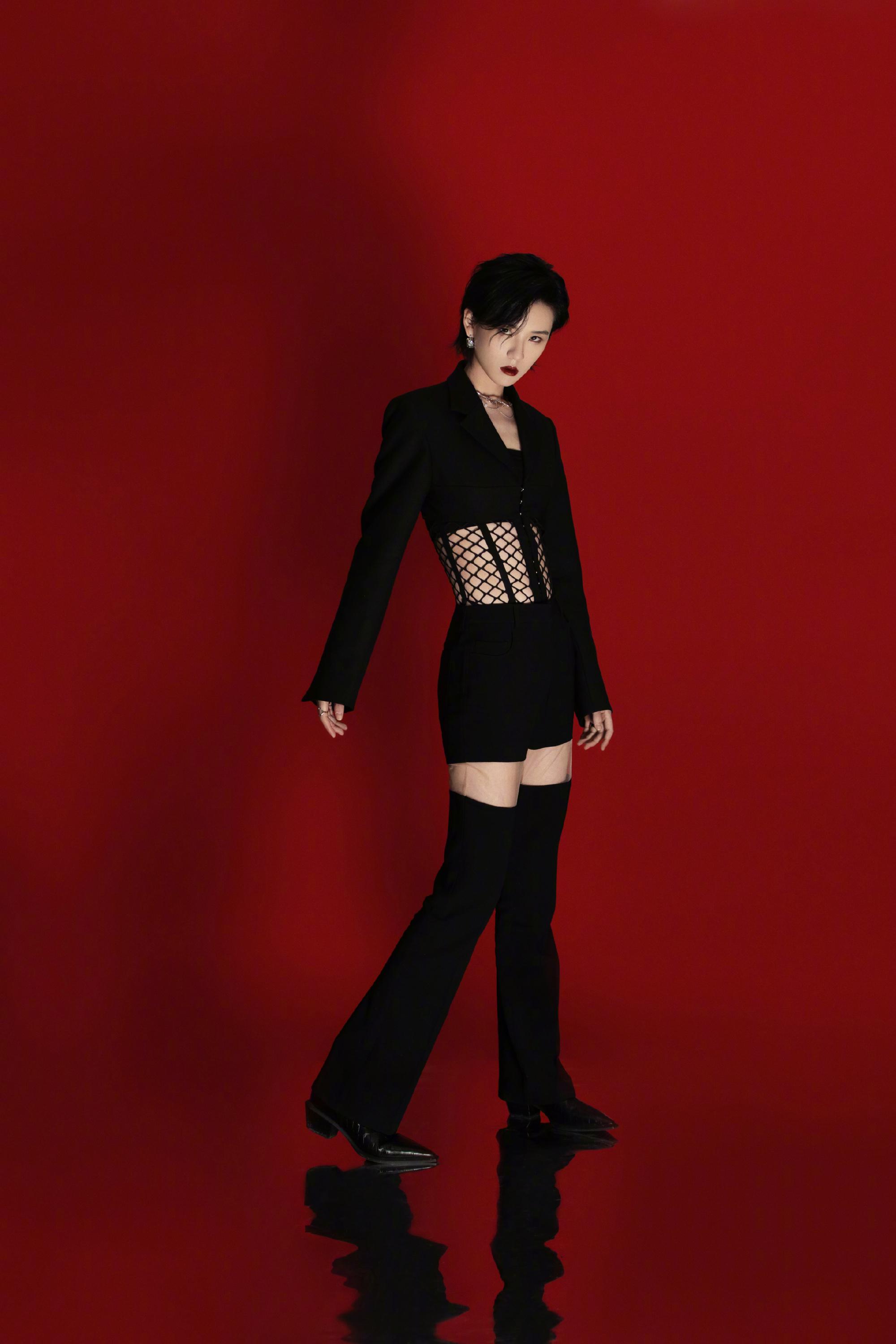 今天的第一句awsl给了陆柯燃这个腰简直是人间绝色了吧