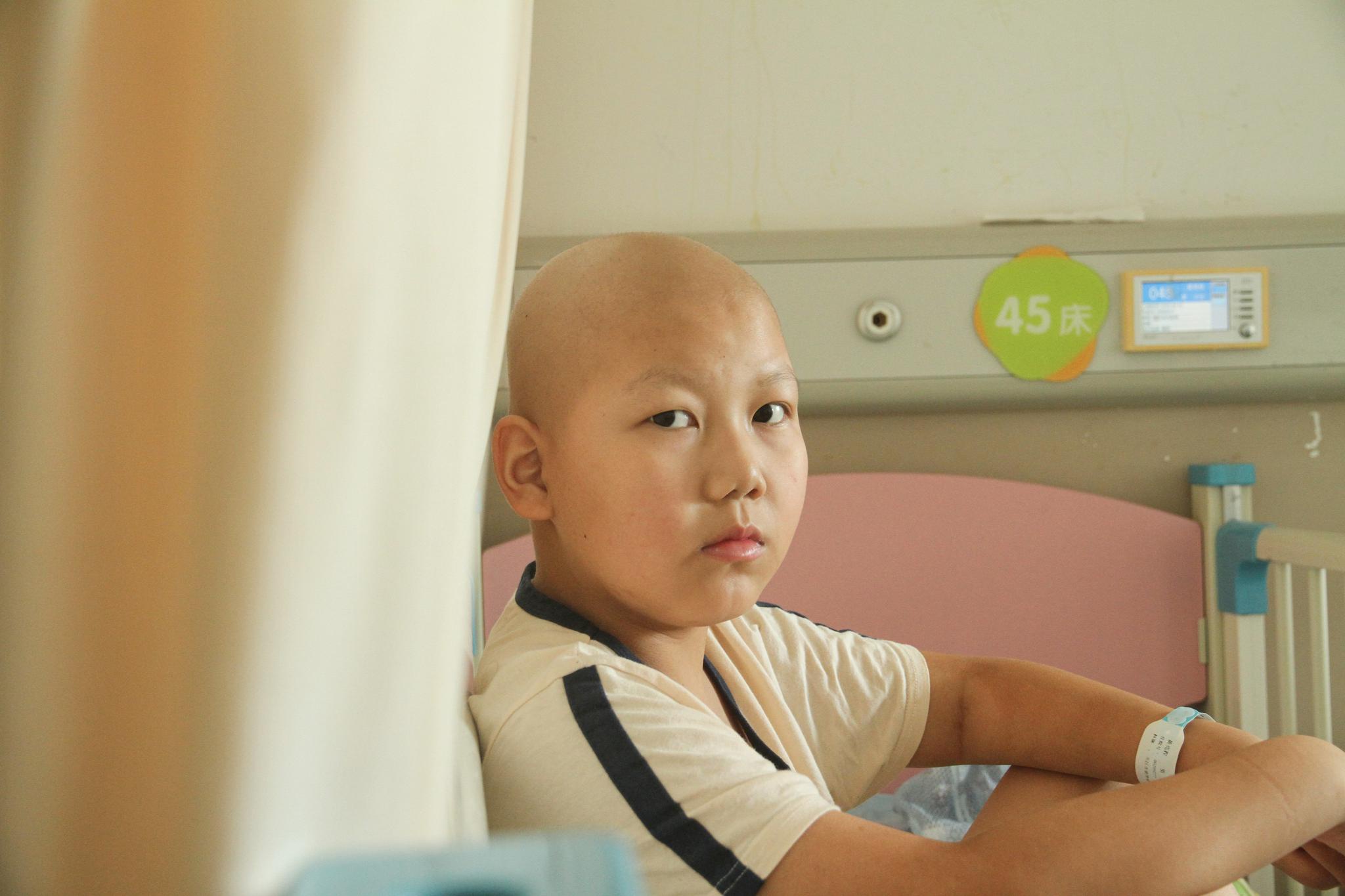 河南一10岁男孩患重病不愿拖累家人一个举动让父亲泪流满面