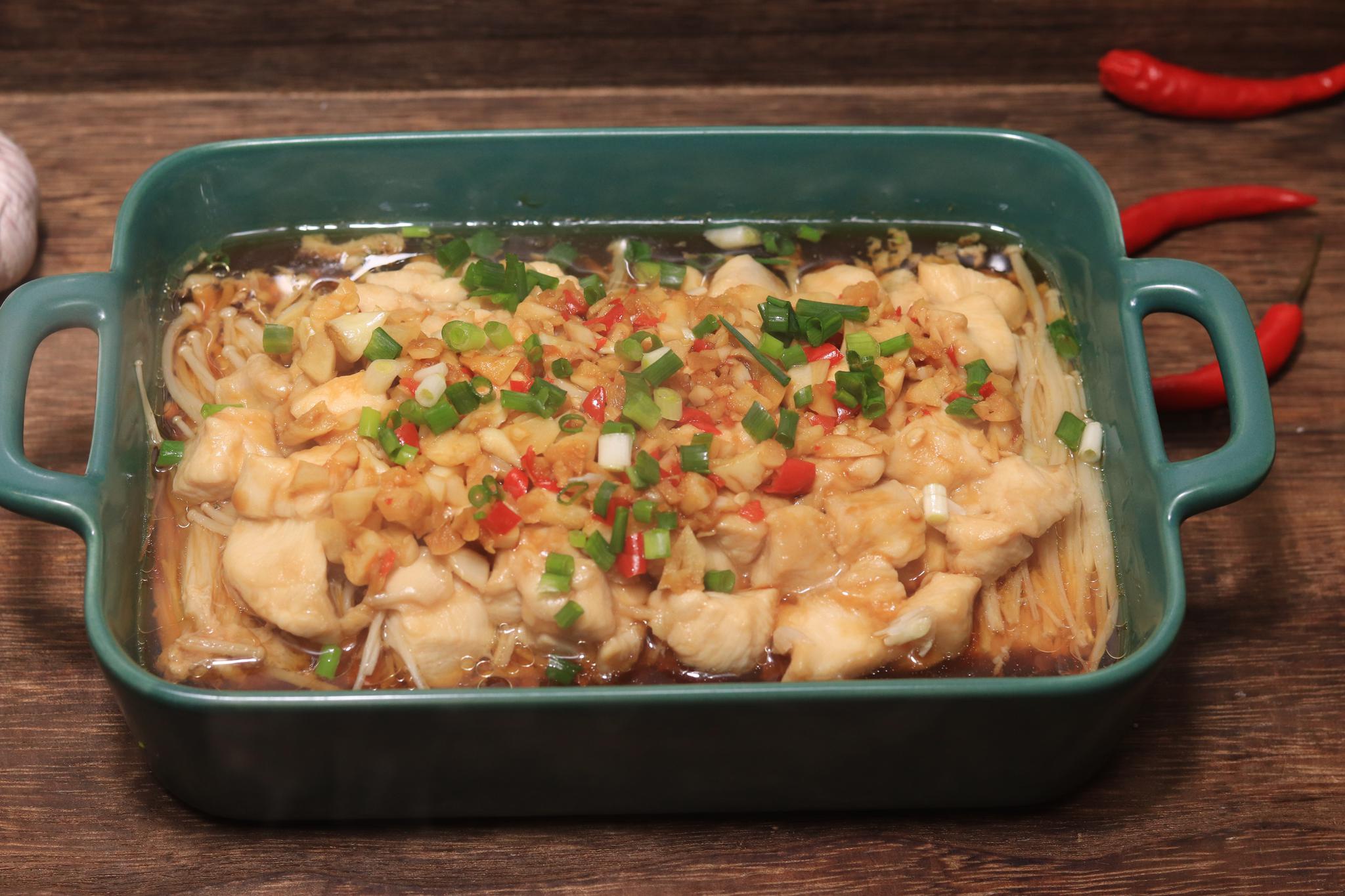 我家很喜欢吃蒸菜,因为油少,盐少,这样吃很健康.