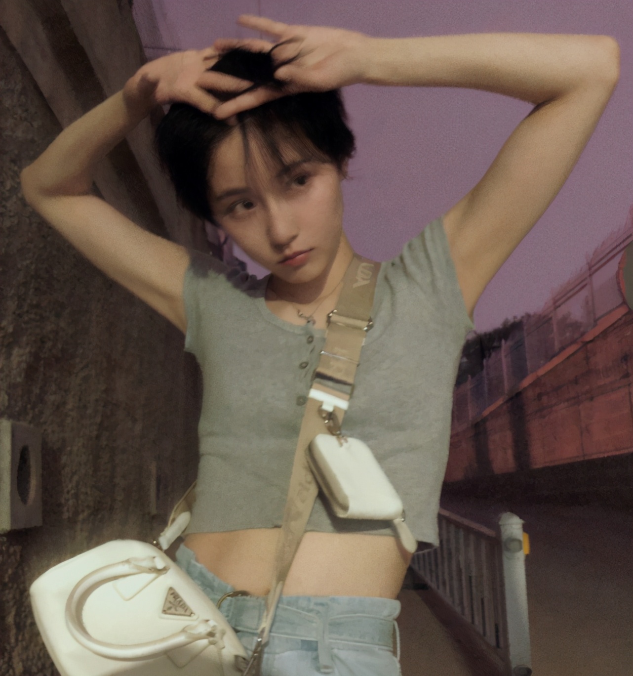 诸葛大力近照大变样,挑战穿jk裙秀美腿,这还是你认识的她?