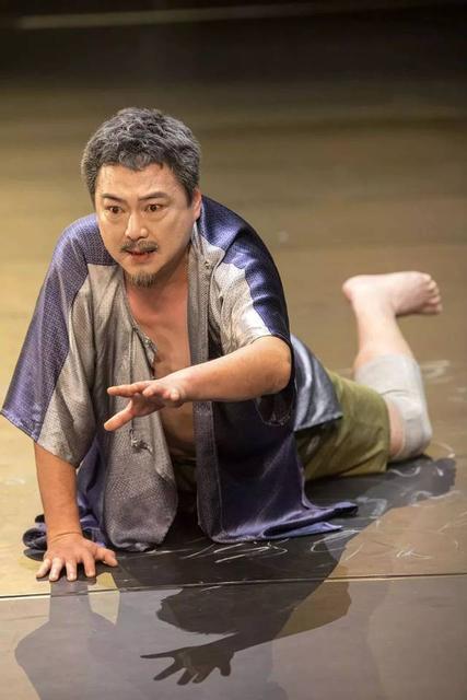 《装台》疤叔:配音界大腕,家里的模范丈夫,老婆是国家一级演员