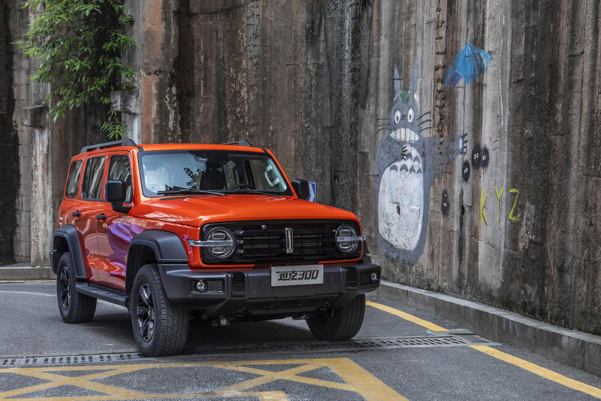 新陆战之王wey坦克300越野实力解析三把锁是关键