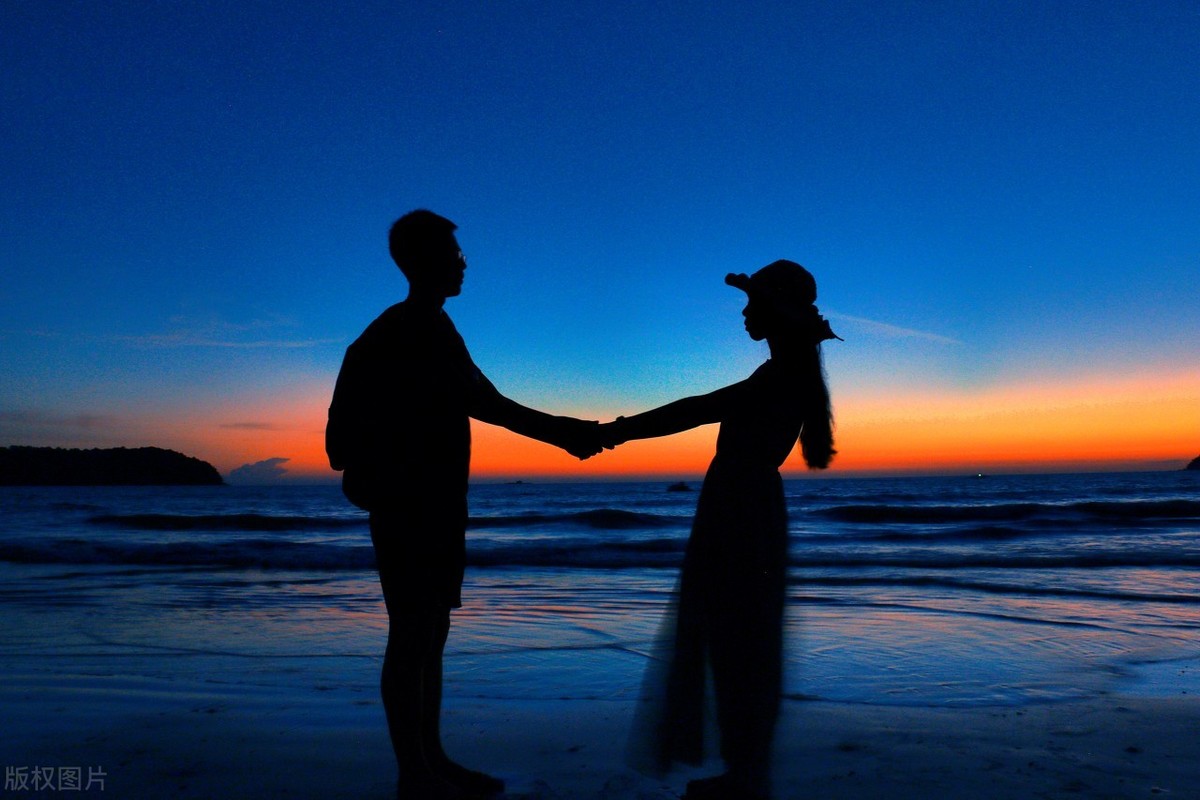 男人越在乎这段感情,越不敢有这4个表现