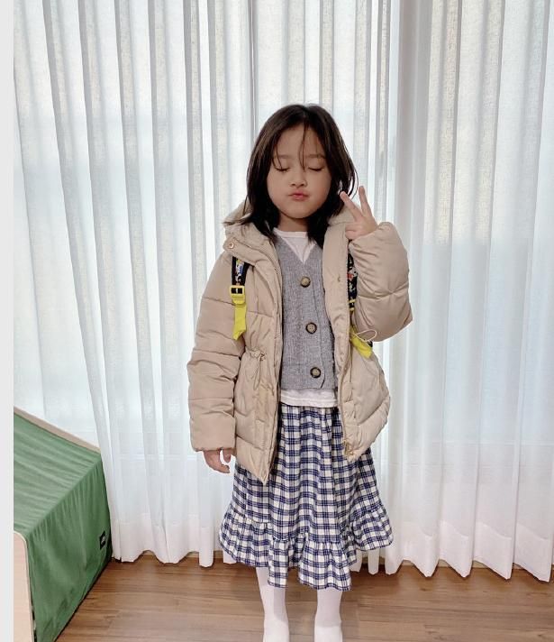 权律二最新表情包出炉,撒娇卖萌显生硬,长大了有点放不开