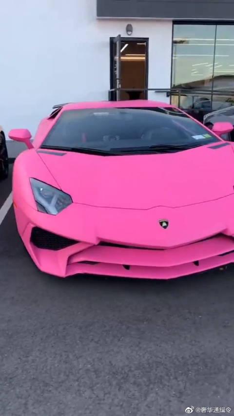 迥殊得当女孩子开的粉色兰博基尼