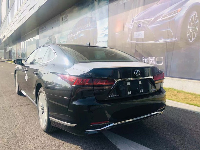 2021款雷克薩斯ls500h到店,豪華感不輸7系,v6混動