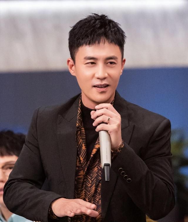 杜淳舞台初体验环节热舞赢得的欢笑声到底是肯定还是嘲讽