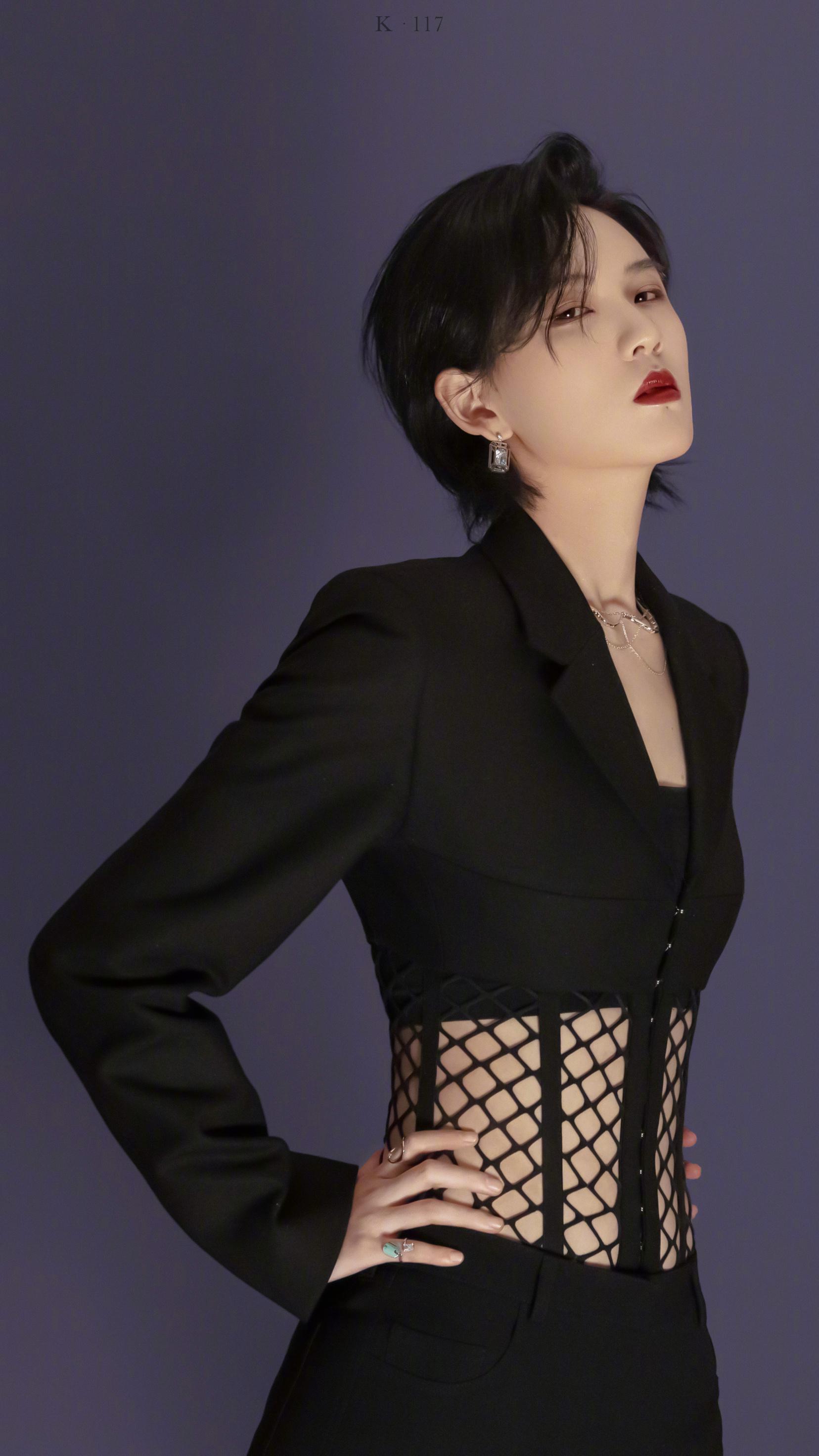 今天的第一句awsl给了陆柯燃这个腰简直是人间绝色了吧