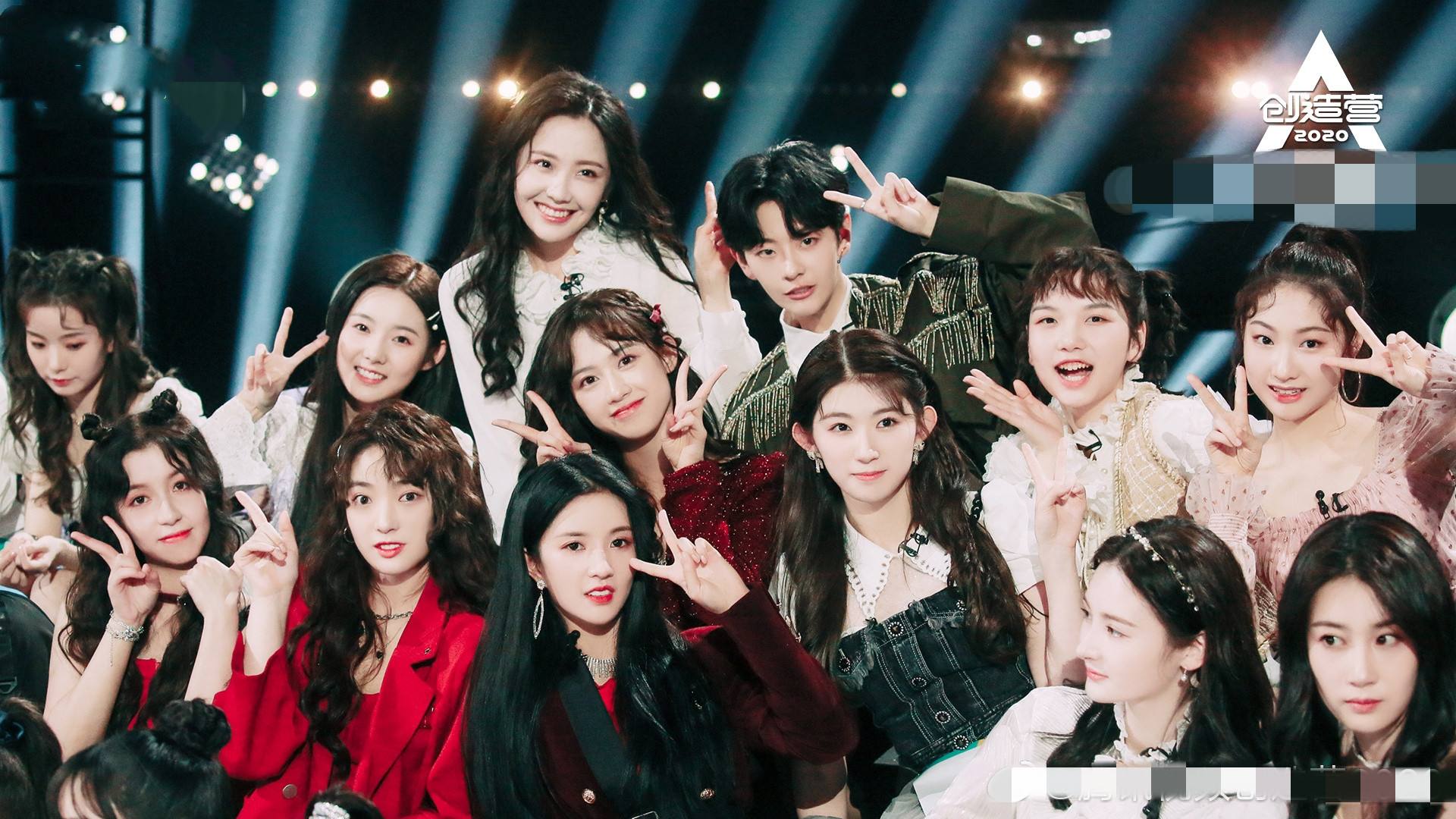 这也就导致了一种现象,许多男团女团在被批量化生产出来之后出道就