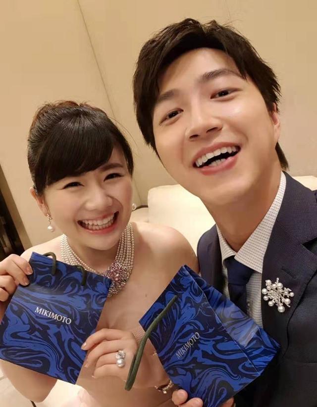 福原爱跟老公合体录节目身材原来越圆润饱满打扮越来越像母亲