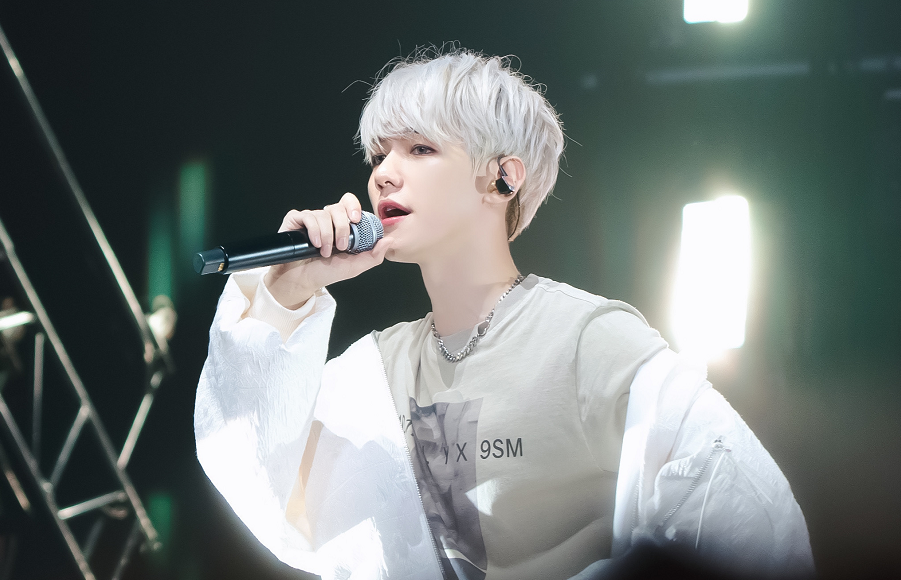 不会喝酒的边伯贤醉酒什么样子又是偷麦克风又是倒地就睡