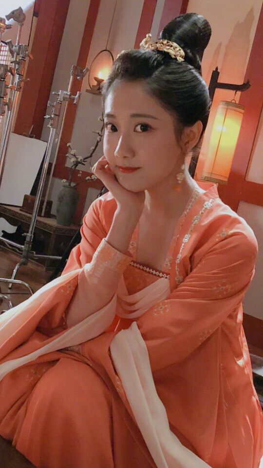 李艺彤现代装青春又靓丽,古装像个漂亮可爱的小公主|李艺彤|小公主|古