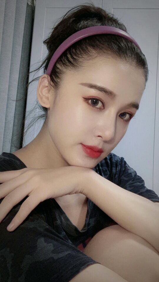 女星赵寒雪休闲装青春又靓丽,古装更迷人