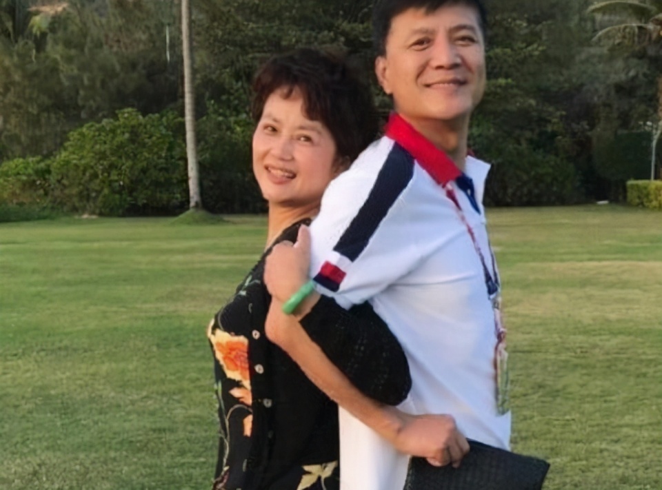 在事业上获得了巨大成功的茹萍,在生活中却有一点点的坎坷,在当时还