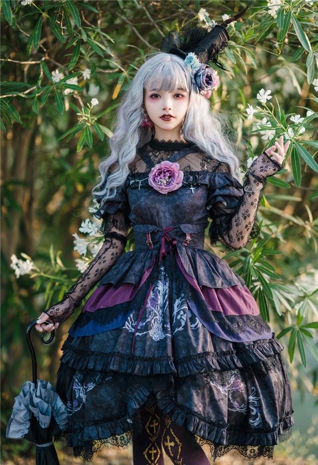 一些黑甜系洛丽塔服饰自带独特甜酷属性lo娘化身小魔女