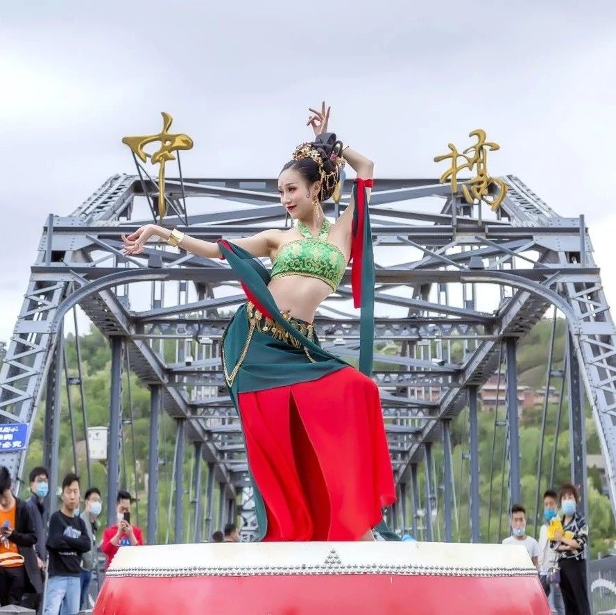 走近"网红"兰州人 | 飞天舞者琪琪:一段敦煌舞为甘肃吸粉无数