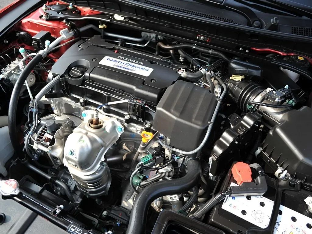 4l直喷发动机隶属于本田最新的地球梦科技系列在i-vtec和缸内直喷技术