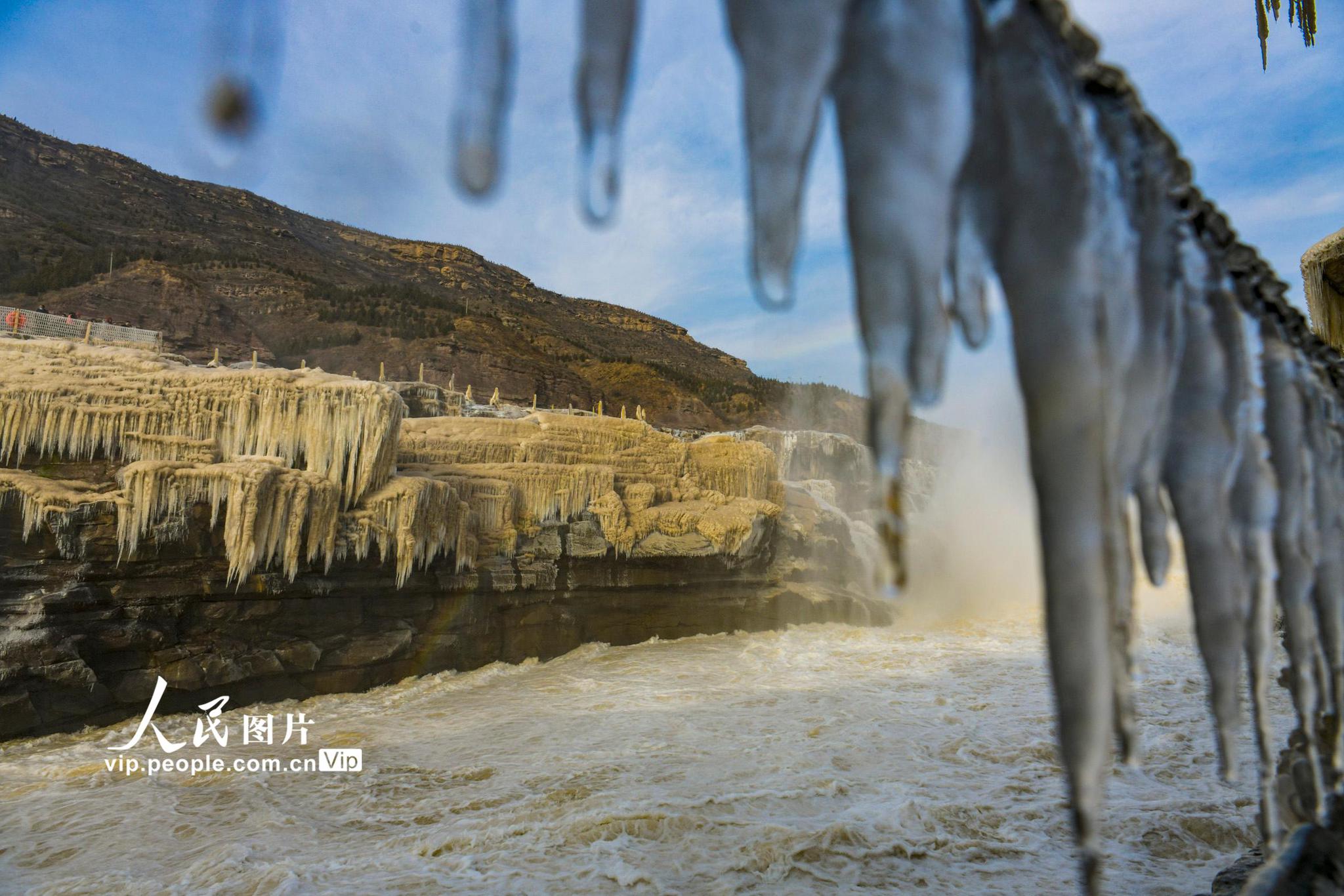 山西吉县黄河壶口瀑布成冰瀑玉壶