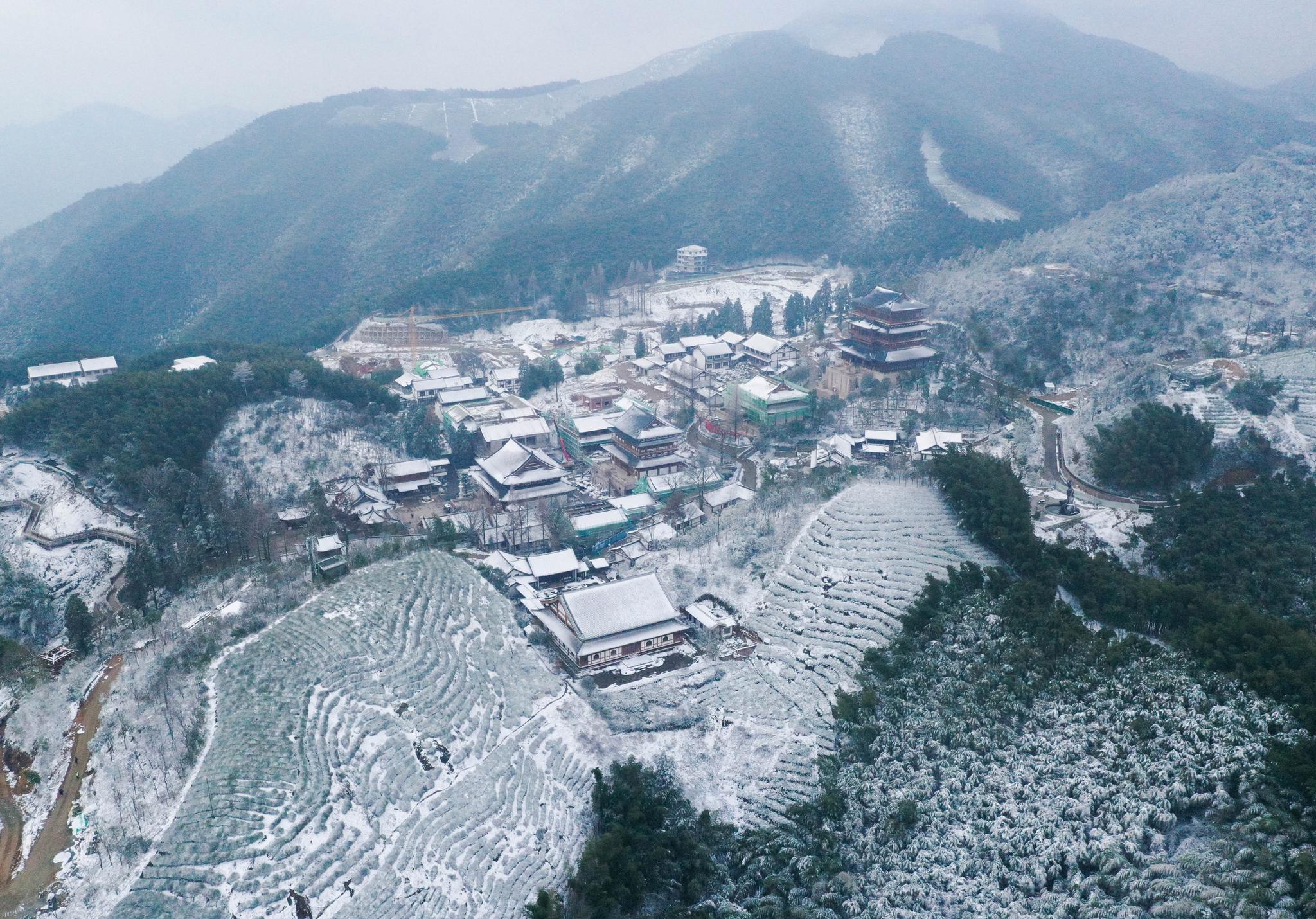 杭州:雪后径山披银装