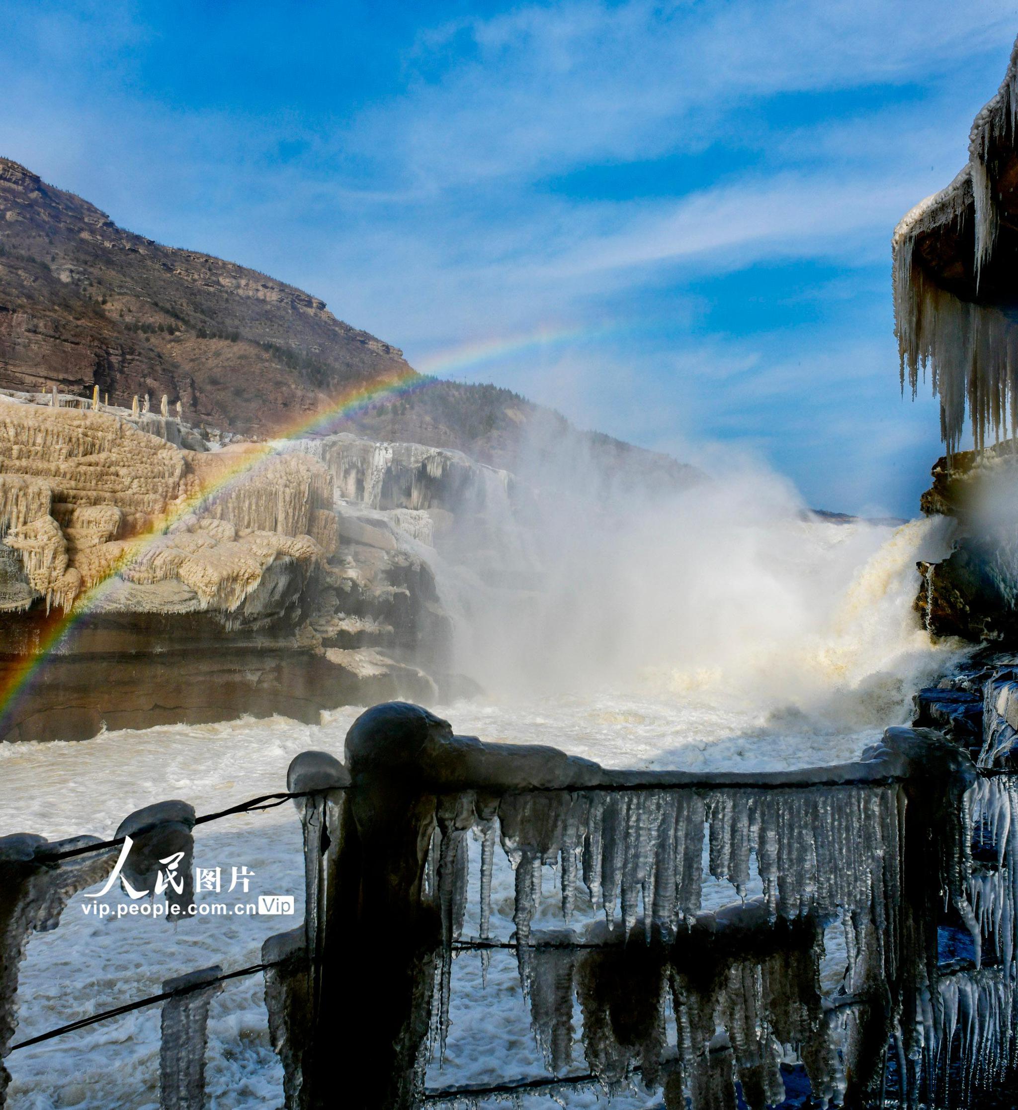 山西吉县黄河壶口瀑布成冰瀑玉壶