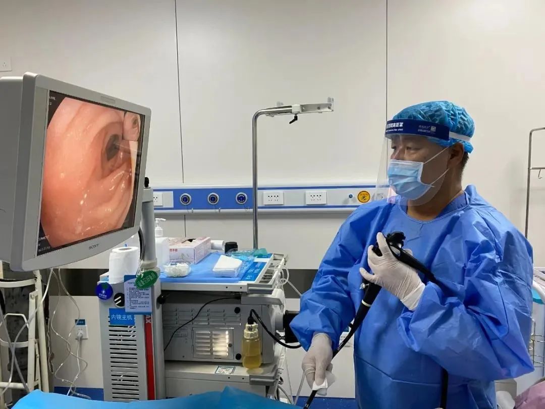 图为胃镜诊疗操作中.图源:青岛西海岸新区中心医院