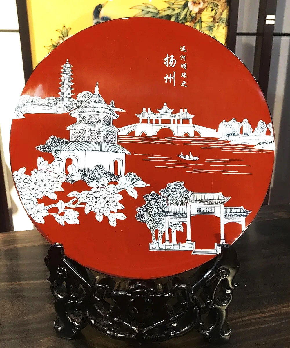 扬州漆器大师创作"运河明珠"螺钿作品