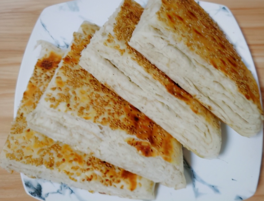 怎样在晚上发面早上用？学会冷藏发酵法，烙发面饼层层酥脆还暄软|发面饼|发面|发酵法_新浪新闻