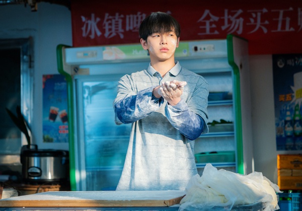 彭昱畅沐浴之王票房破2亿变身搓澡人喜感加倍