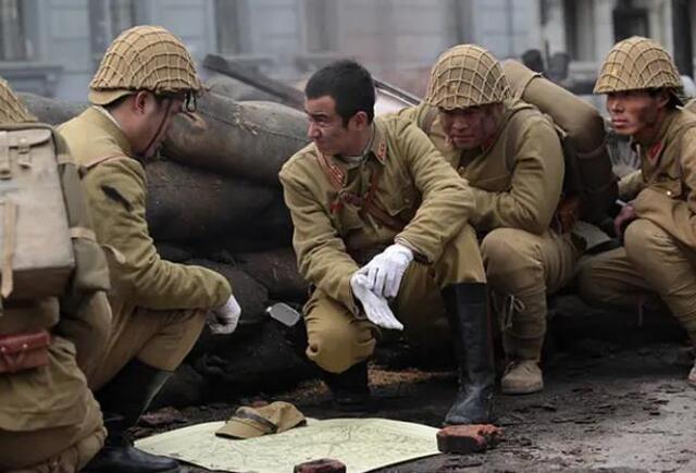 虽然是质量较高的抗战剧,但搁置剧中人物李本忠,彭中华与历史上原型