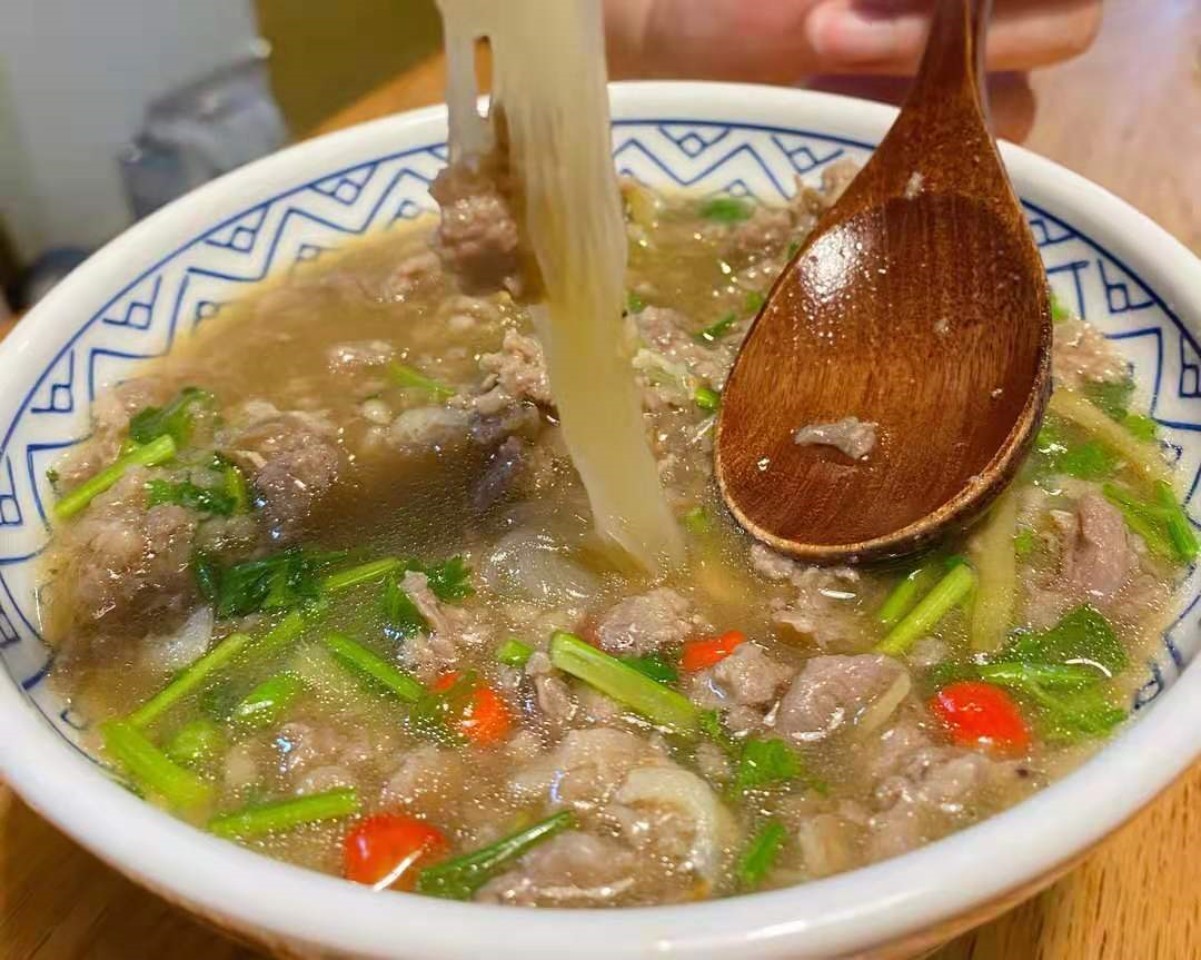 寒冷的冬天来上这么一碗鲜美的牛肉粉丝汤暖心又暖胃美滋滋