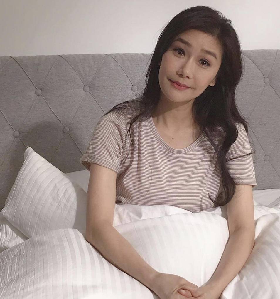 tvb女神张慧仪曾被家暴,蜘蛛精形象深入人心,今以养子为先