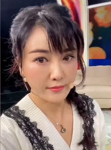 小桃红刘淼罕露面长相变化太大认不出从未与神秘老公同框