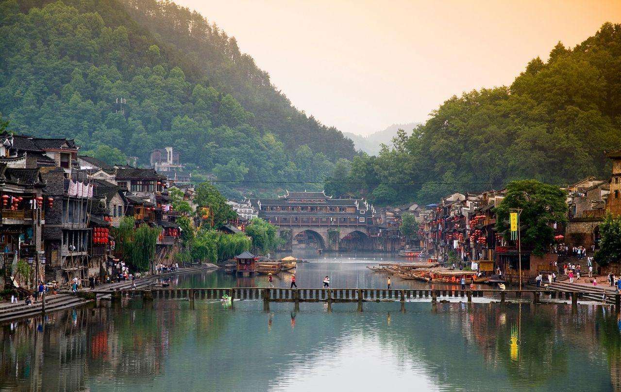 湖南独具湘西风情的凤凰古城曾是网红景区现又因宰客遭人吐槽