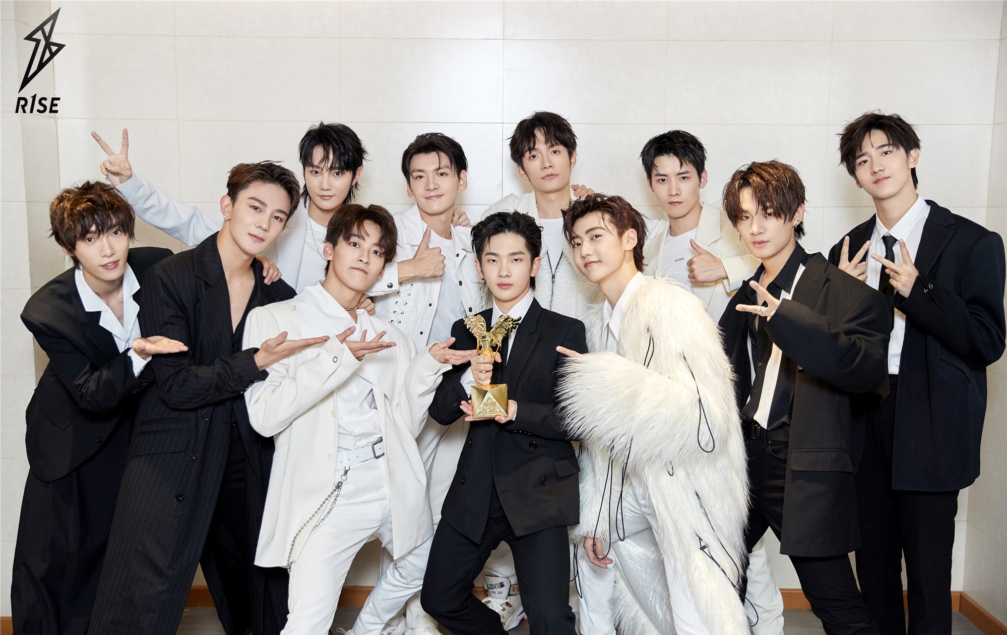 r1se官宣出席星光大赏加盟成员仅剩6人任豪正式回归活动